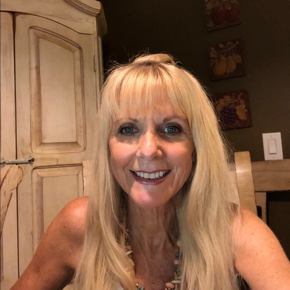 Meet your Posher, Kat - Picture 1 of 1